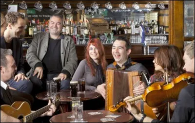 Quels sont les trois principaux ingrédients des pubs Irlandais ?