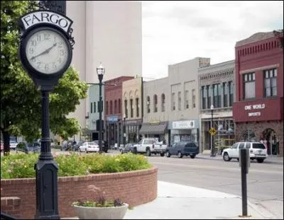 Cependant, la plus grande ville de l'Etat n'est pas la capitale, mais ...