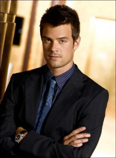 Dans quelle série peut-on voir cet acteur (Josh Duhamel) qui est l'un des plus célèbres natifs du Dakota du Nord ?