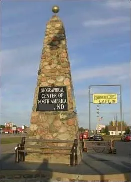 Petite anecdote : Le centre géographique de l'Amérique du Nord se trouve près d'une ville dans le Dakota qui porte le nom d'un sport. Lequel ?