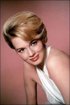 Née à Kulm, cette actrice a joué dans 'Rio Bravo', 'A bout portant', 'La poursuite impitoyable' ou encore dans la série 'Diagnostic : Meurtre'. C'est ...