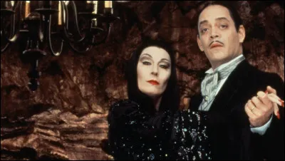 Quel générique, nominé aux Grammy Awards, décrit 9 membres dune famille tous aussi macabres et délurés les uns que les autres ?