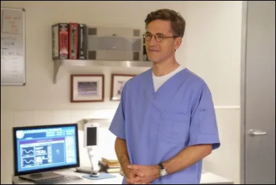 On l'a d'abord vu comme apprenti puis comme médecin légiste à part entière.