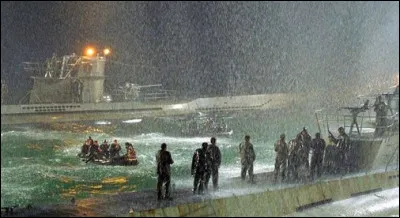 Quel film raconte la traque d'un sous-marin allemand durant la Seconde Guerre mondiale ?