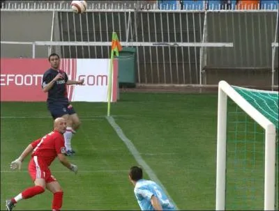 Pauleta est galement un habitu des buts contre l'OM. Pour son premier classico au Parc, il ouvre la marque  la 11me en mystifiant Barthez. Comment ?