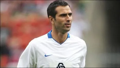 Aprs ses dbuts en D2 portugaise, il rejoint l'Espagne en 1996, et le club de :