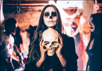 Donne une fausse information sur Halloween.