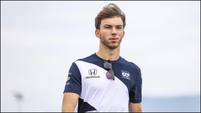 Chez Alpha Tauri, Pierre Gasly s'est affirmé comme le meneur de son écurie. Cette année, Alpha Tauri permet à Pierre Gasly de lutter face aux pilotes Alpine. Sous quel numéro court Pierre Gasly ?