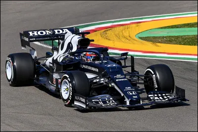 Alpha Tauri et Alpine sont en lutte pour la cinquième place du championnat mais cette lutte se fait en 2 contre 1. Cette situation s'explique par le fait que le pilote de la voiture numéro 22, le coéquipier de Pierre Gasly effectue sa première saison en 2021. Qui est le coéquipier de Pierre Gasly ?