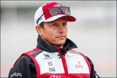 Kimi Räikkönen a annoncé sa retraite à la fin de cette saison folle de Formule 1. J'ai perçu la saison 2021 du pilote finlandais décevante. Sous quel numéro a-t-il couru de 2014 à 2021 ?