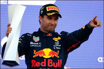 Première saison chez Red Bull pour Sergio Pérez, il n'a pas l'occasion de s'adapter à l'écurie et à sa monoplace car Max a besoin de lui pour obtenir son premier titre pilote et aussi le titre constructeur. Sous quel numéro court Sergio Pérez ?