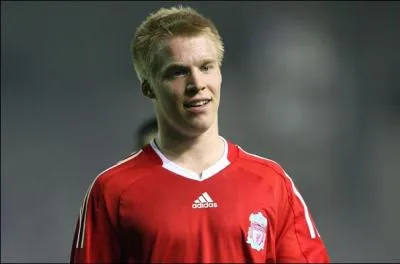 A quel poste joue le finlandais, Lauri Dalla Valle ?