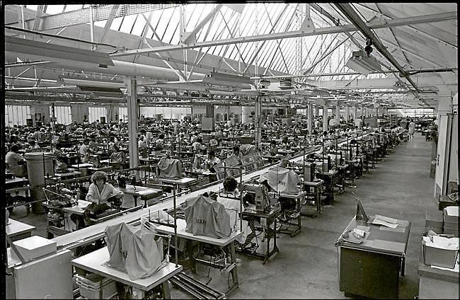 Cette ville de l'ouest était l'un des grands centres de l'industrie française de la chaussure avec notamment les usines Réhault - fermée en 1980 - et Hasley - fermée en 2008. De quelle ville s'agit-il ?