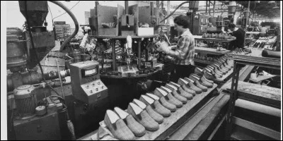 Il y avait plusieurs usines de pantoufles en Charente jusqu'aux ann&eacute;es 80 ; les productions ont &eacute;t&eacute; d&eacute;localis&eacute;es. Plusieurs raisons font &eacute;chouer les tentatives de relocalisation, laquelle n'en est pas une ?