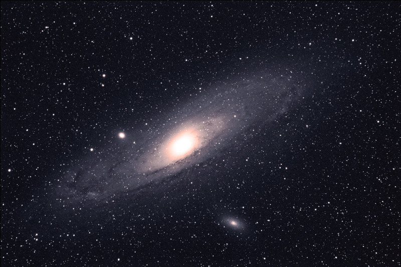 La galaxie d'Andromede va entrer en collision avec la Voie lactée d'ici quatres milliards d'années.
