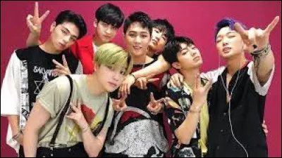 Maintenant, les groupes masculins.
Quel est le vrai prénom du rappeur dans le groupe IKon ?