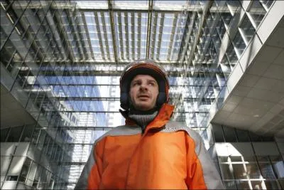 Dans Coursier pour quelle entreprise Herv fait-il des livraisons ?