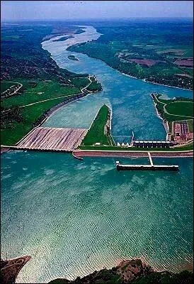 Quel grande rivire amricaine traverse l'Etat de bas en haut ?