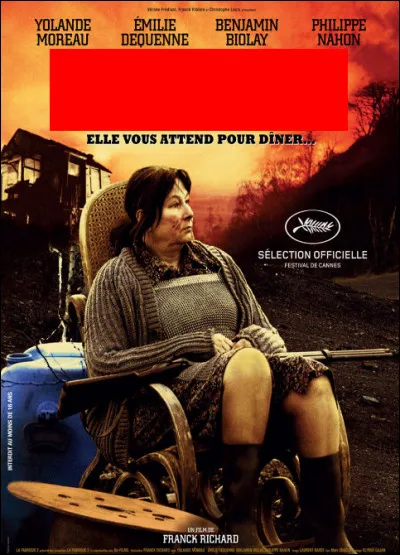 Qui a-t-il d'écrit sous le bandeau rouge, sur l'image ?