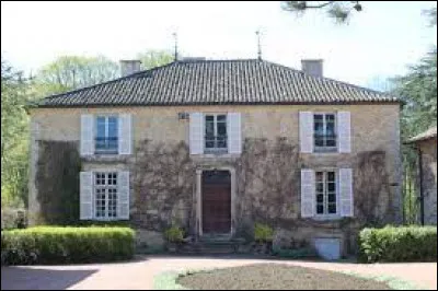 Vous avez sur cette image le château de Milly, qui n'est autre que la maison d'Alphonse de Lamartine, à Milly-Lamartine. Village Saône-et-Loirien, elle se situe en région ...