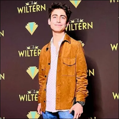 Quelle taille fait Aidan ?