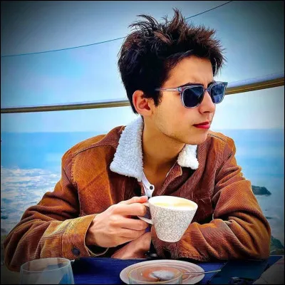 Quel est le signe astrologique de Aidan ?