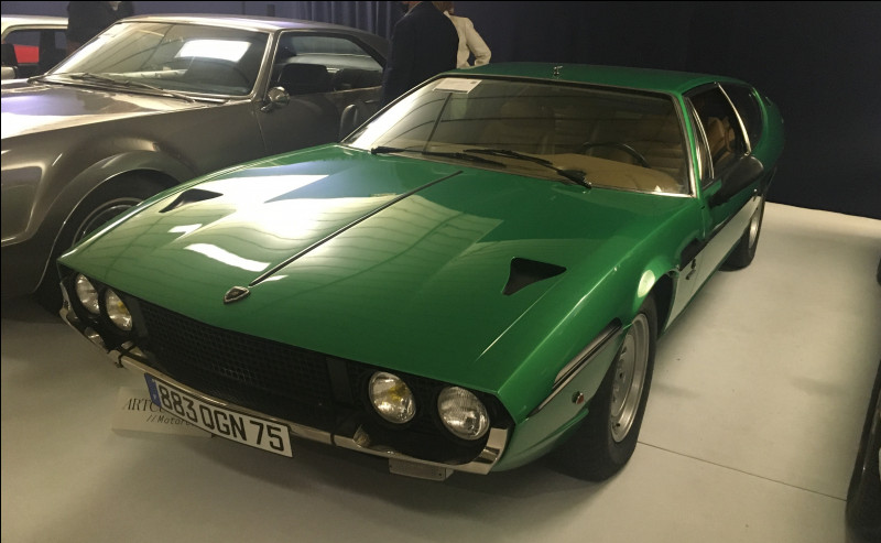 Cette impressionnante GT à quatre places dessinée par Bertone pour Lamborghini a connu un immense succès. Comment s'appelle ce modèle dont le nom fait référence à la tauromachie ?