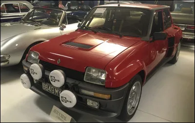 Dans les années 80, tout était permis pour encanailler des voitures de grande diffusion, y compris mettre le moteur en position centrale arrière comme sur les supercars. Quelle est cette citadine généreusement dopée ?