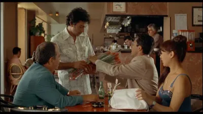 Dans le film/comédie "Gazon maudit", que dit Laurent Lafaye au vendeur de roses ?