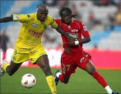 En football, le joueurs appels 'les canaris' sont les joueurs de :
