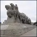 Mégapole brésilienne de 19, 5 M ha ... ... Le monument aux drapeaux