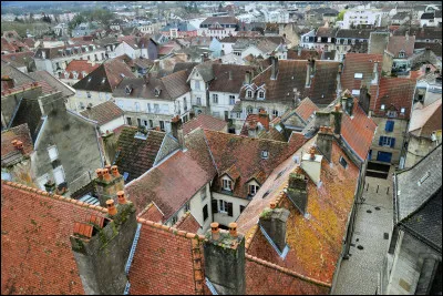 Quelle est la préfecture du département de la Haute-Saône ?
