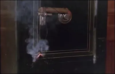 Toujours la dynamite : elle contient de la sciure trempant dans un célèbre composé chimique explosif. Quel est ce composé chimique ?