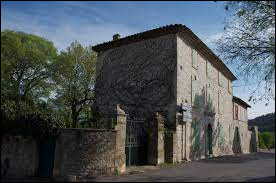 Nous terminons notre balade en Occitanie, au château de Sardan. Commune bordée par le Vidourle, elle se situe dans le département ...
