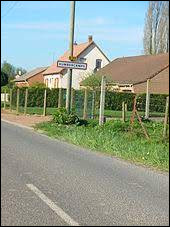 Nous partons dans les Hauts-de-France, à Humbercamps. Village de l'arrondissement d'Arras, il se situe dans le département ...