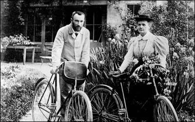 Marie restera néanmoins polonaise malgré son mariage avec Pierre. La Pologne étant sous l'Empire russe, elle ne peut pas prétendre à un changement de nationalité.