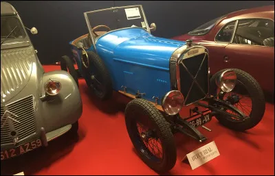 Fournisseur aéronautique pendant la seconde guerre mondiale, cette firme française s'est ensuite tournée vers la production de cyclecars, des voitures peu taxées. Comment s'appelle donc la doyenne de ce quizz.