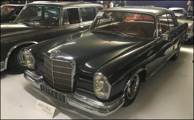 Ce grand coupé 4 places allemand était l'un des vaisseaux amiraux de la firme étoilée au début des années 1960. Comment s'appelle ce luxueux modèle ?