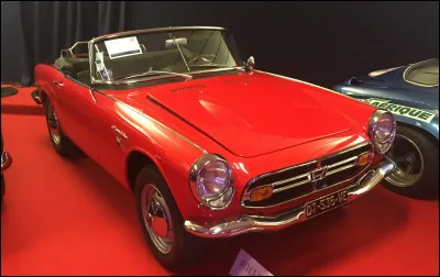 Cette décapotable de poche était l'une des plus fameuses ambassadrices de l'automobile japonaise en Europe dans les années 1960. Comment s'appelle ce modèle ?