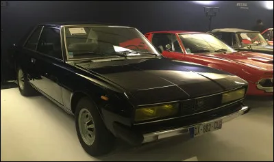 Si la berline dont elle dérive ressemblait à une Lada prise d'une crise de gigantisme, on peut dire que ce coupé améliore franchement la situation. Comment s'appelle ce statutaire modèle ?