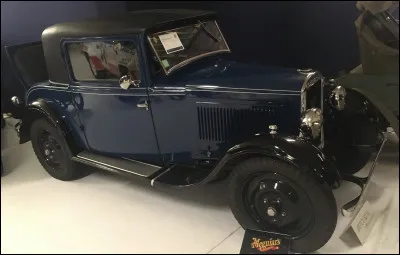 Le toit pour le conducteur, la pluie pour les passagers arrières. Eh oui, l'automobile est un plaisir égoïste. Quel est ce modèle qui, accessoirement, a sauvé son constructeur de la crise économique ?