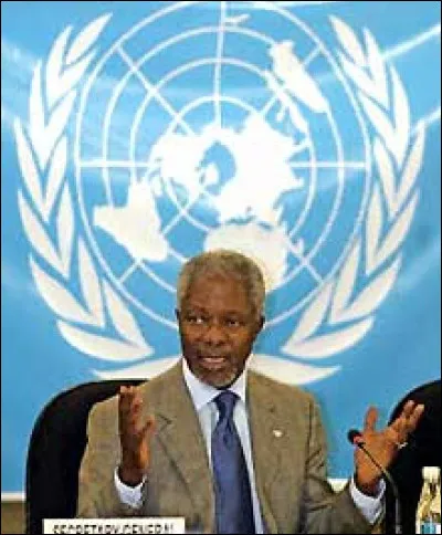 En 2001, l'Organisation des Nations Unies (ONU) et son secrétaire général, Kofi Annan, reçoivent le Prix Nobel en même temps.