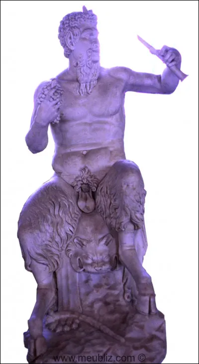 Pan est un incorrigible coureur de :