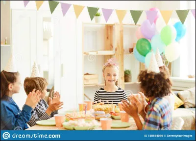 Tu organises une fête avec tes amis(es) :