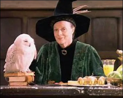 Lorsque Malefoy va dénoncer en pleine nuit Harry Potter et ses deux amis d'être sortis voir Hagrid (épisode À l'école des sorciers) au moment de l'éclosion de l'uf d'Hagrid, combien la professeur McGonagall enlève-t-elle de points à Gryffondor ?