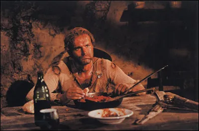 Dans « On l'appelle Trinita », à quoi Terence Hill est-il trop occupé pour pouvoir travailler ?
