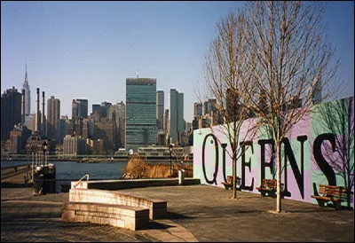 ''Queens'' est l'un des cinq arrondissements de quelle ville américaine ?