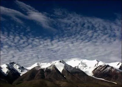 Dans la mythologie chinoise, cette montagne, rsidence fabuleuse de Huangdi, se trouve au centre du monde :