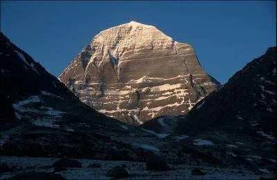 Cette montagne de l'Himalaya est la demeure de Shiva, dieu majeur du panthon bouddhiste :