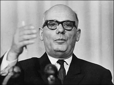 Quel est cet homme politique, fondateur en 1937 du journal "La Terre", puis responsable d'un parti politique de 1964 à 1969 ?